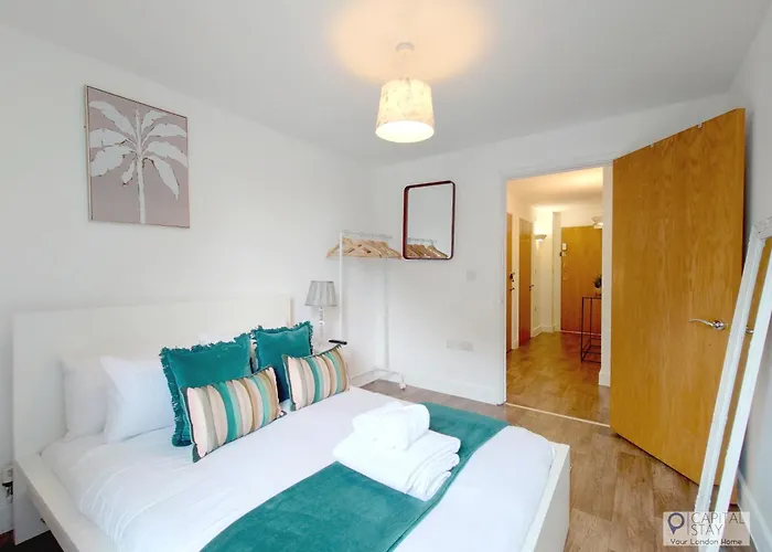 Two Bed Serviced Apartment By London Docklands